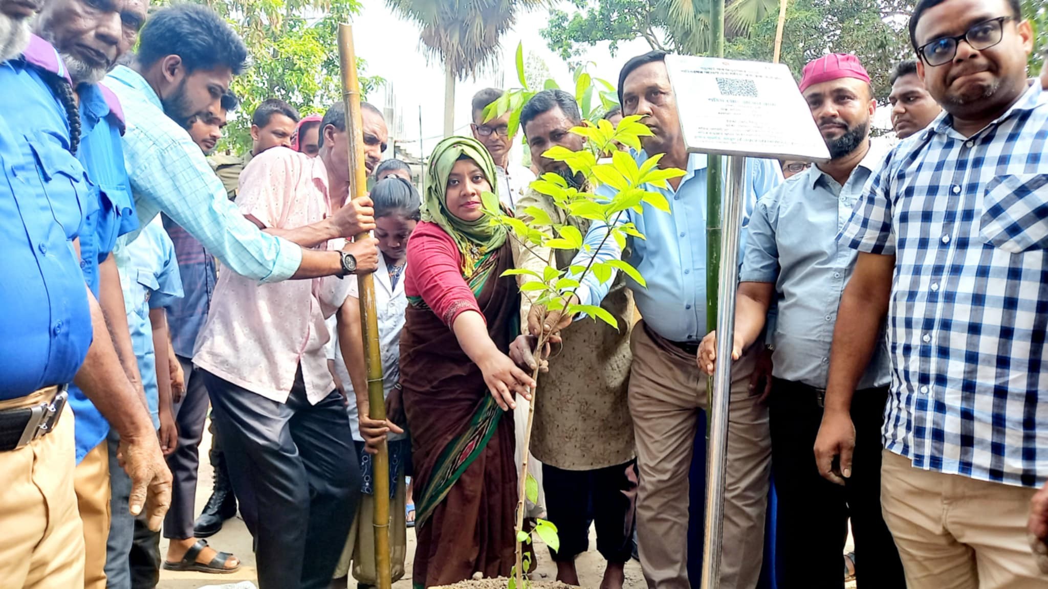 মান্দায় কিশোর শহীদ রাসেলকে স্মরণে এক শহীদ, এক বৃক্ষ, কর্মসূচির উদ্বোধন